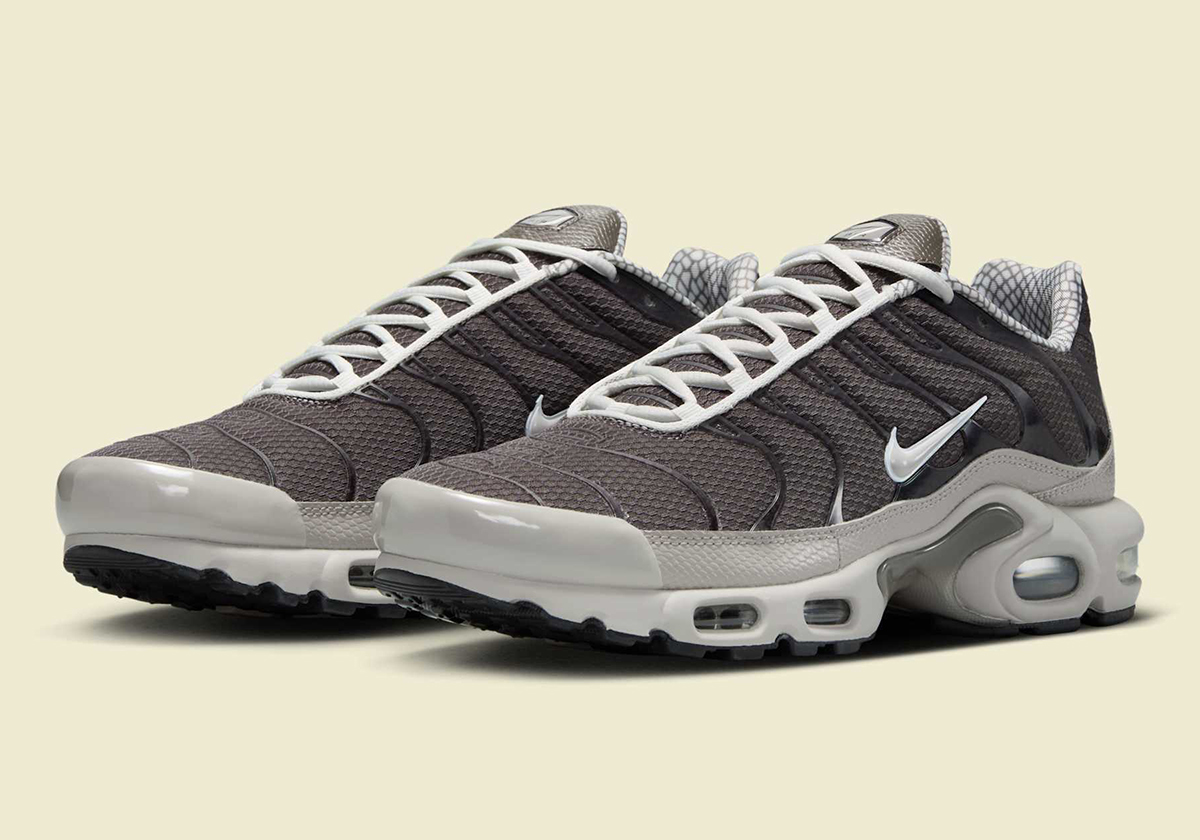 Nike Air Max Plus Year Of The Snake Ib7679 200 4