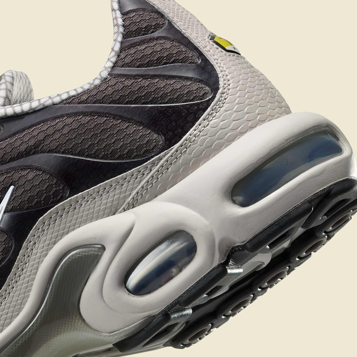 Nike Air Max Plus Year Of The Snake Ib7679 200 6
