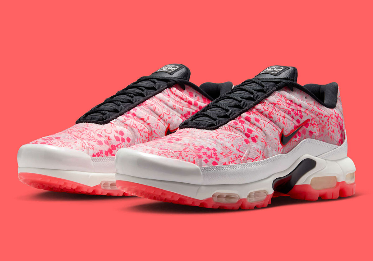 Nike Tributes The Masters Tournament With The Air Max Plus Golf “Augusta Azaleas”