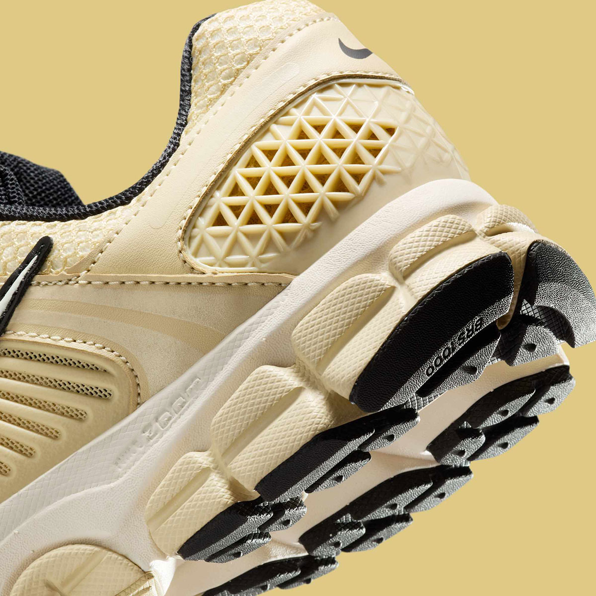 Nike Zoom Vomero 5 Gold White Black Fj2028 700 3