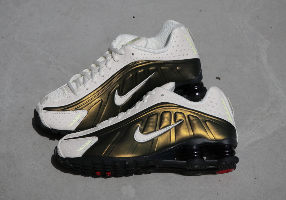 Muddy Olive Greens Embolden This Women's Nike Shox R4