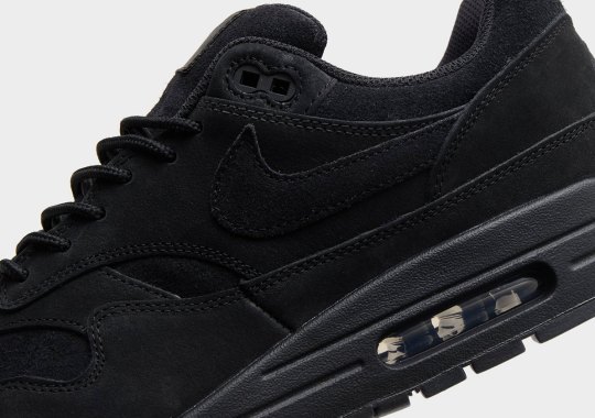 “Black Cat” Coloring Creeps Onto The Nike Air Max 1 Premium