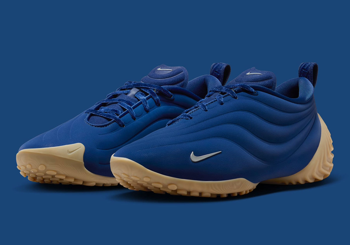 Nike's AI-Designed Low Pro Sneaker Rolls On