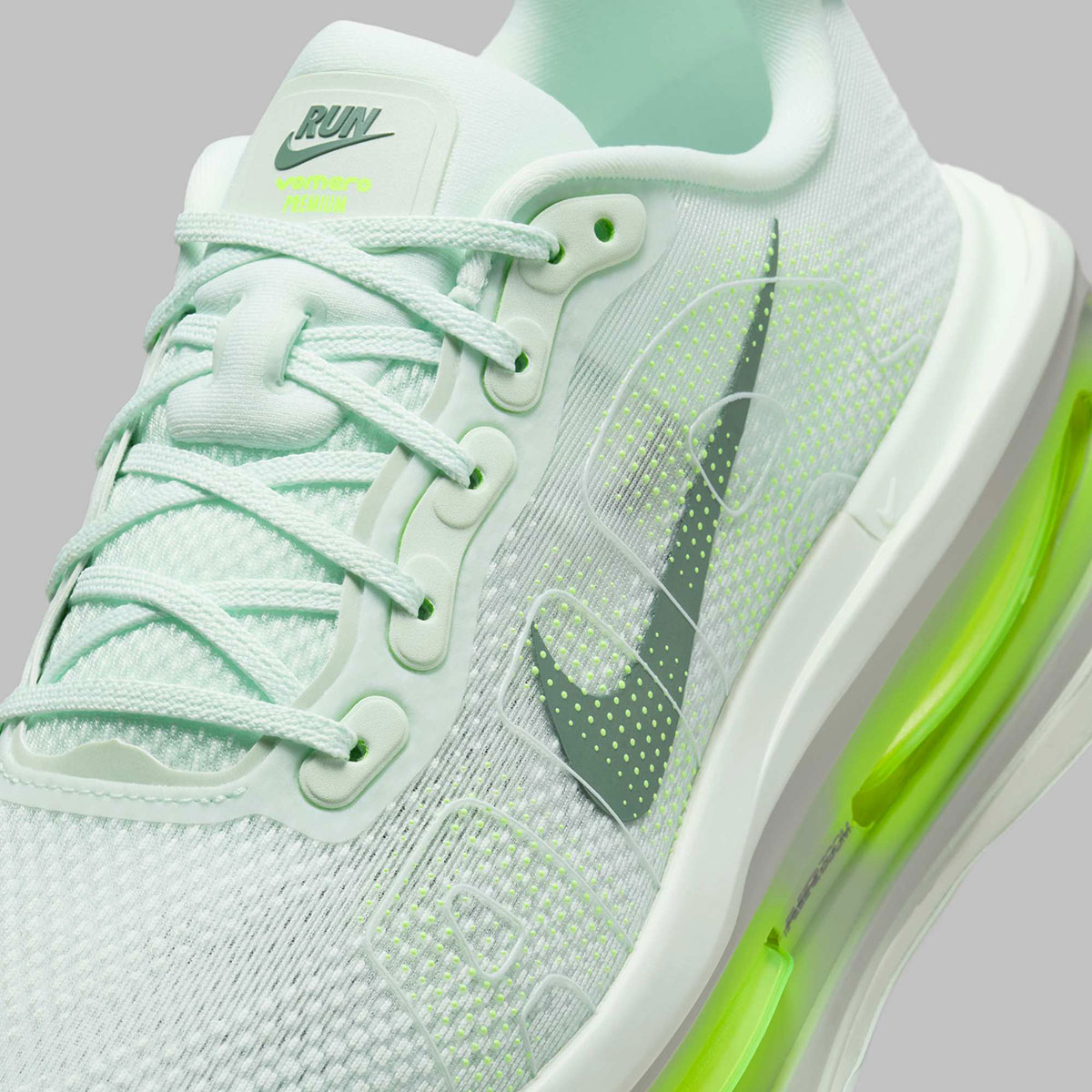Nike Vomero Premium Hq2050 300 1