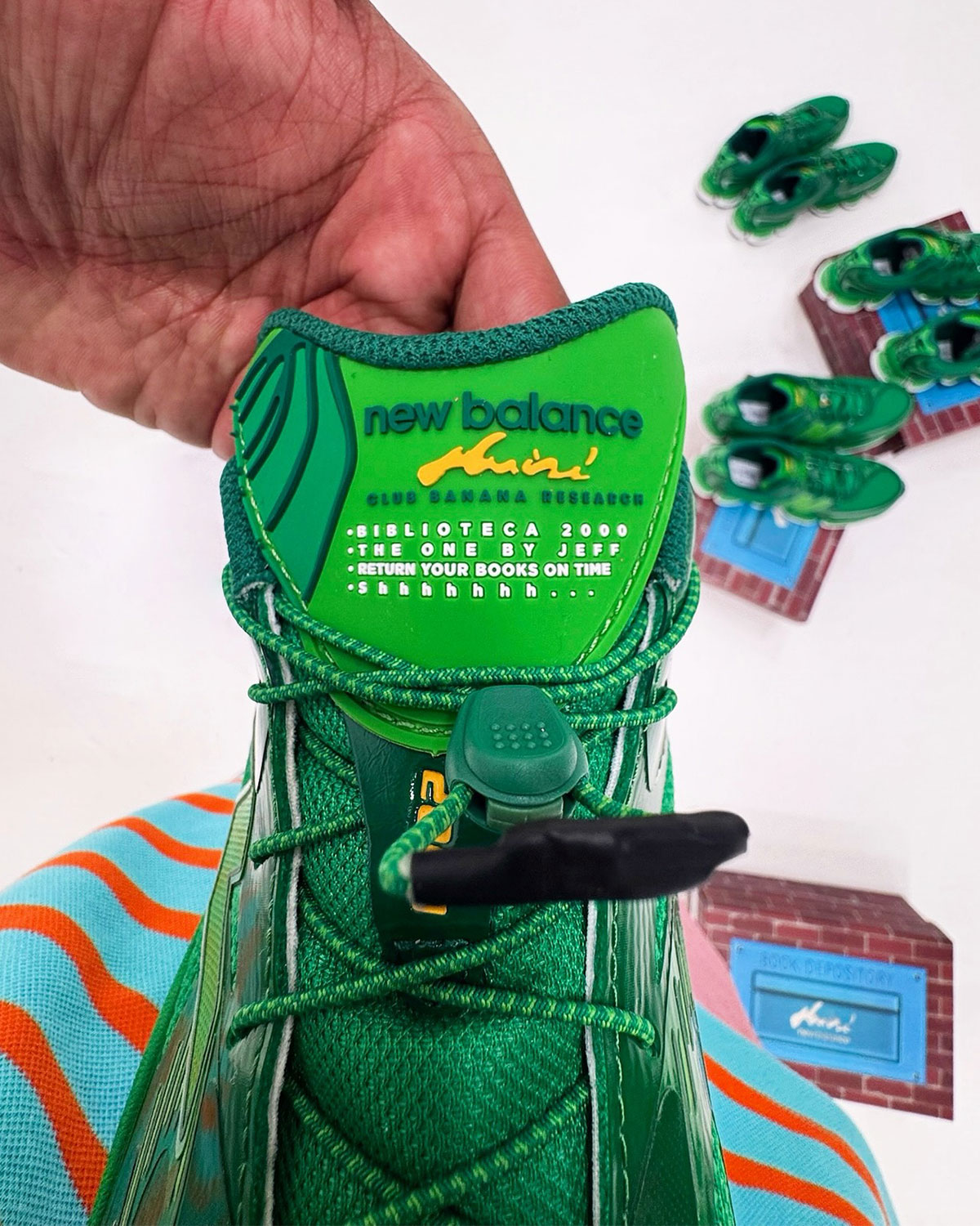 Amine New Balance 2000 Biblioteca 17