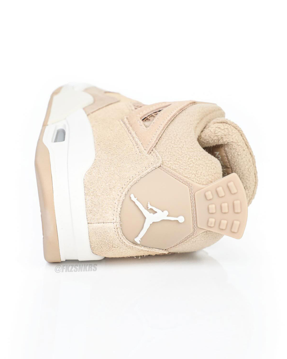 Cozy Jordan 4 Hv0823 200 1