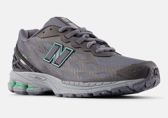 The New Balance 1906W "Black Metallic" Swatches In Green Accents
