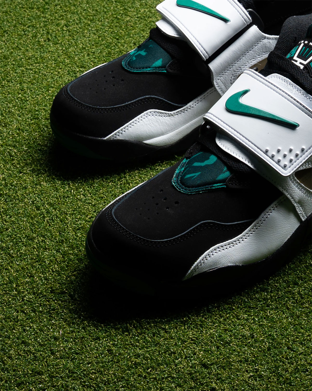 Nike Air Diamond Turf Emerald Deion Sanders Shoes 2