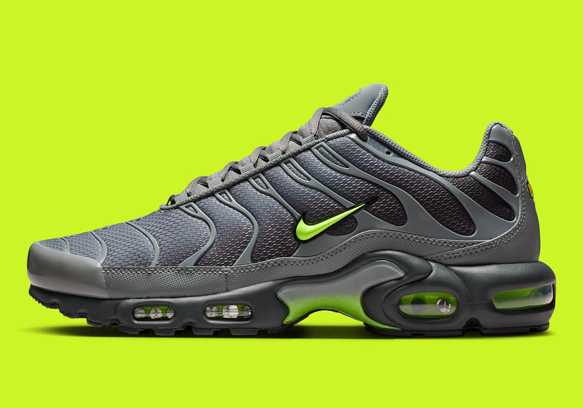 Nike Air Max Plus Smoke Grey Dark Grey Volt Dm0032 026 1