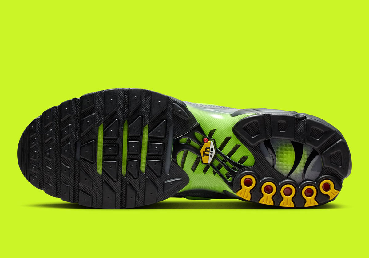 Nike Air Max Plus Smoke Grey Dark Grey Volt Dm0032 026 4