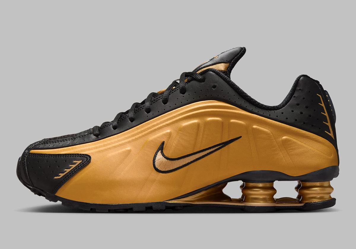 Nike Shox R4 Black Gold Hq1988 700 3