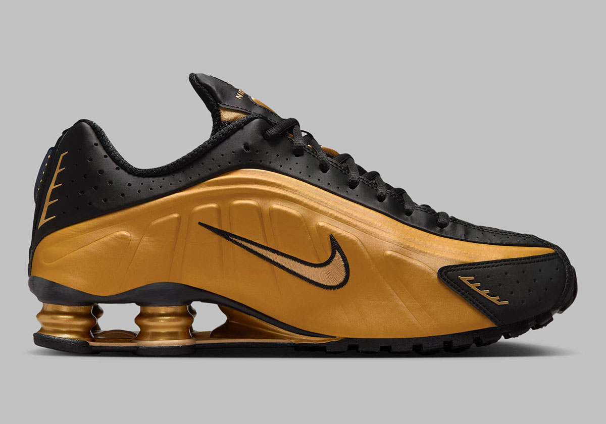Nike Shox R4 Black Gold Hq1988 700 4