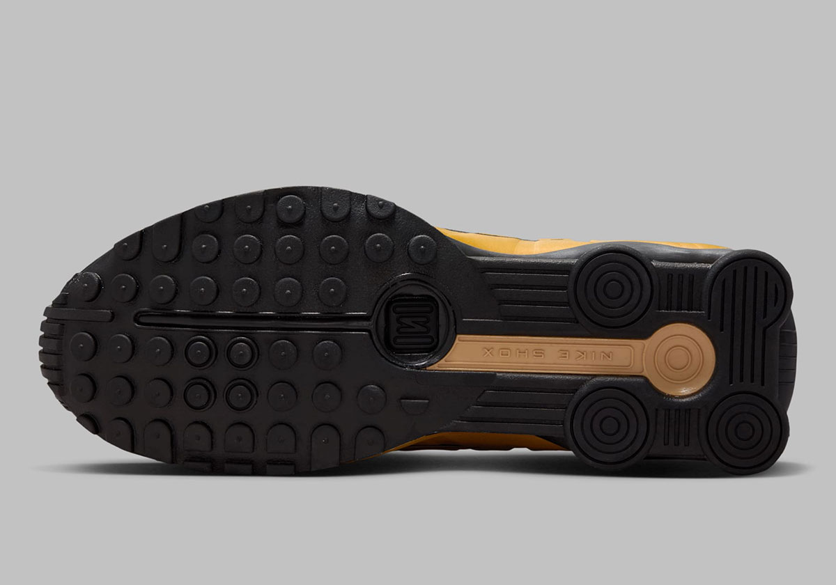 Nike Shox R4 Black Gold Hq1988 700 8